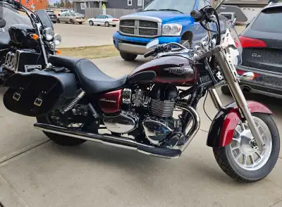 2014 Triumph America 865ccs, lady driven. Single owner. 16923kms. Comes with saddlebags and luggage...