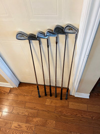 Lot de 6 bâtons de golf droitier // 6 righty iron golf clubs