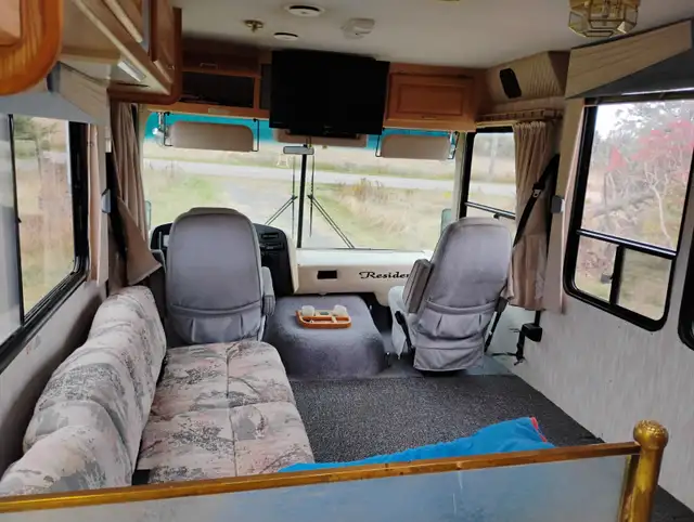 1995 Thor Residency Class A Gas 35’ Motorhome in RVs & Motorhomes in Charlottetown - Image 3