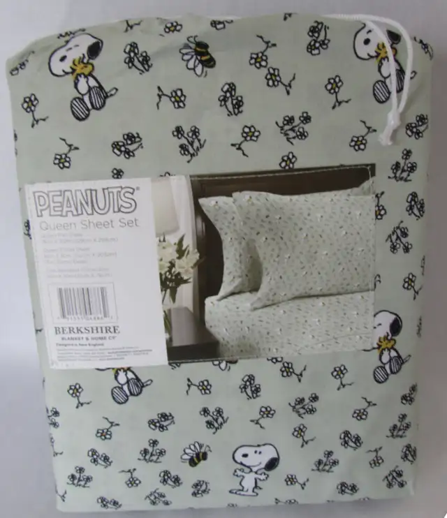 Peanuts Snoopy Queen Sheet Set in Bedding in Mississauga / Peel Region - Image 3