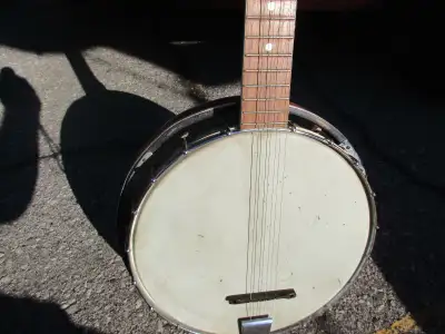 For sale vintage banjo for sale has 5 string screw on side of the neck for 5 string do not really no...