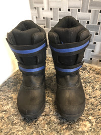 Kids winter boots - size 1