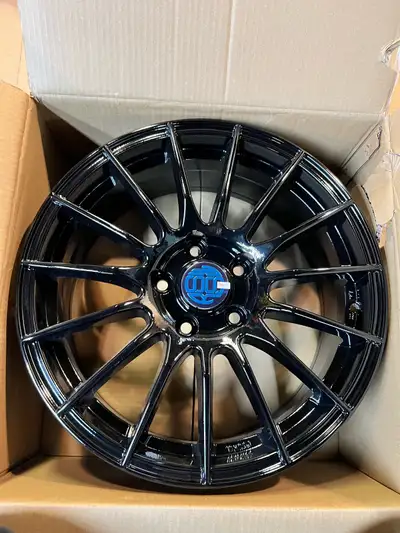 Hi, I am selling a brand new, single RSSW Spirit Wheel. 1 wheel only This wheel has a 5x114.3 bolt p...