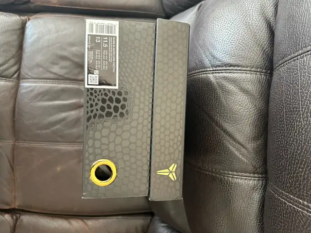 NIKE KOBE 9 ELITE LOW PROTRO MOON WALKER SIZE 11.5 in Men's Shoes in City of Toronto - Image 7