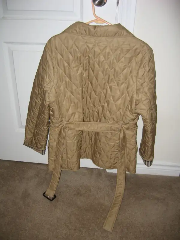 Women's Burberry Quilted Jacket in Women's - Tops & Outerwear in City of Toronto - Image 3