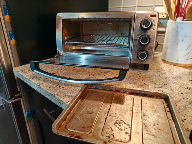 Black and decker toaster oven in Toasters & Toaster Ovens in Edmonton - Image 2
