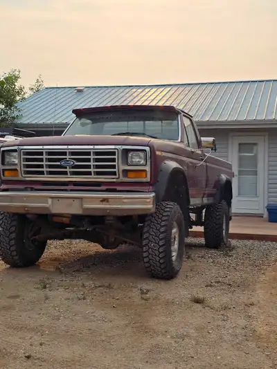 4 speed manual 6" suspension lift 3" body lift Engine 302 EFI Comes with cap Only 156,000kms Mechani...