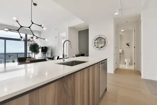 Fully furnished and equipped Condo in SOLAR. Garage. REM. DIX30 in Long Term Rentals in Longueuil / South Shore - Image 3
