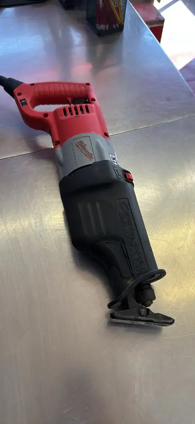  MILWAUKEE SUPER SAWZALL — Scie alternative filaire 11 A, View more