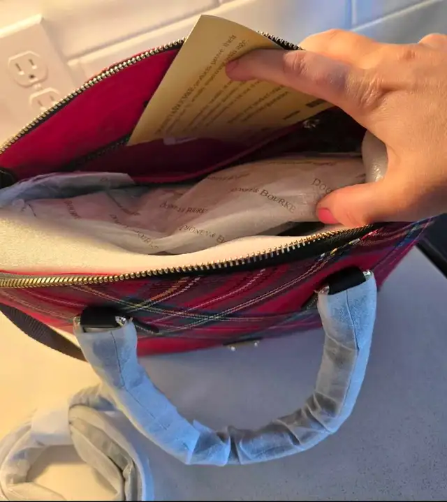 New Tags Tartan Dooney Bourke Satchel  in Women's - Bags & Wallets in Moncton - Image 3