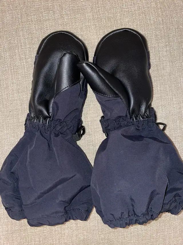 Burton Mini Heater Mittens - Kids (6T)  in Snowboard in City of Toronto - Image 7