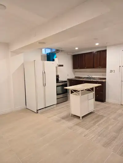 2BR basement apartment in Richmond Hill (Hwy7/Bayview)