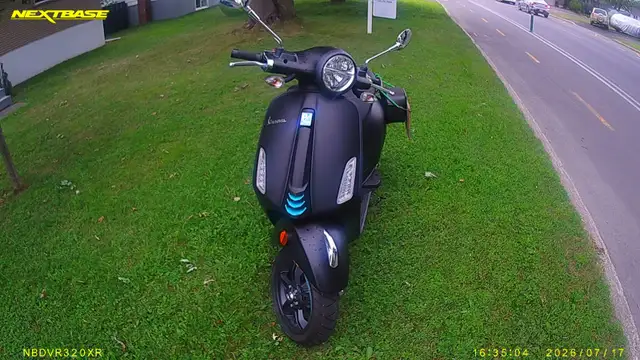 SCOOTERVespa Primavera 50 Sport 2025Nero Convinto in Scooters & Pocket Bikes in Laval / North Shore - Image 3
