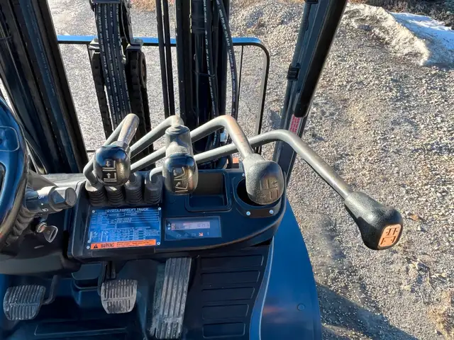 Toyota 8FGU30 6000 lb - 2020 Warehouse Forklift Gas LPG *LOW HRS in Other in Saskatoon - Image 7