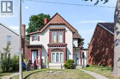 Live-In Income Property – Steps to Windsor Waterfront & Downtown ✨ Excellent Opportunity! Own a supe...