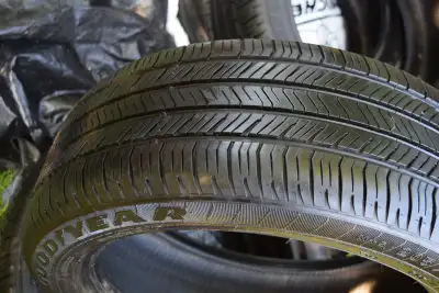 4like new205/50r17Goodyear Eagle LS-2 Run Flat All Season Tires The tires are Run Flat All Season li...