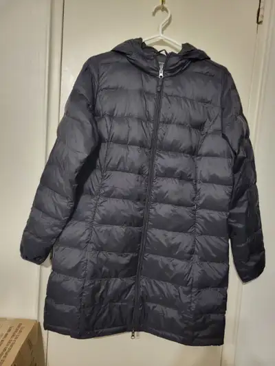 New Amazon Essentials Women Lightweight Hooded Puffer Jacket, View more