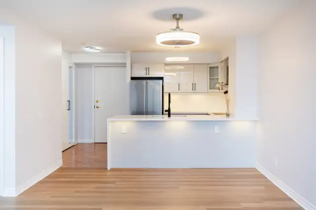 Mississauga Condo Available Immediately For Sale in Condos for Sale in Mississauga / Peel Region - Image 26