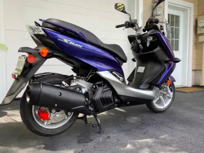 Moto Yamaha Smax 2015 femme propriétaire très propre