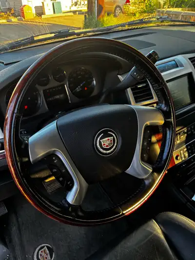 2007 Cadillac Escalade EXT Only 151000 miles Body is in Good Condition for the year but has some rus...