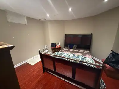 Private room for rent in Brampton- gore & Ebenezer