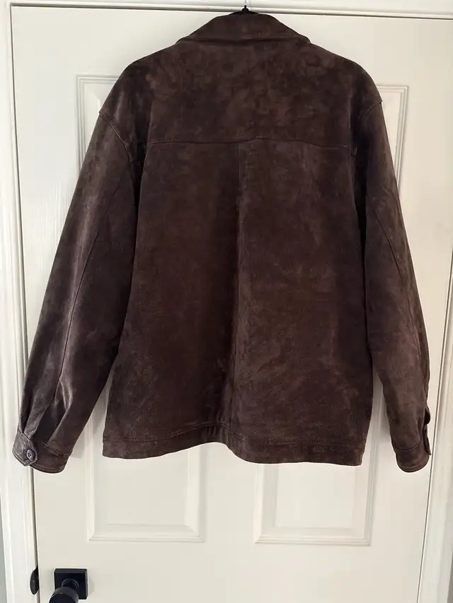 Vintage Eddie Bauer Suede jacket in Men's in Oshawa / Durham Region - Image 4