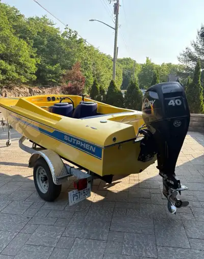 2014 Sutphen 16: it’s clean, fast, and ready for summer. Powered by a 40Hp mercury, the Sutphen deep...