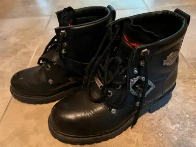 Lady's Harley Davidson Faded Glory Motorcycling boots. Size 8 (39 EUR).