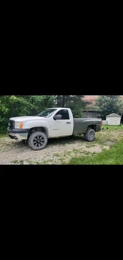 2010 300,000 km. Tires have 15000 km 33x12.3x17...drive train is good. 4.8l v8, 4x4 works. Manual sh...