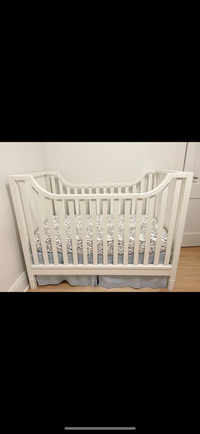 Pottery Barn crib with Conversion Kit - Solid wood!!!