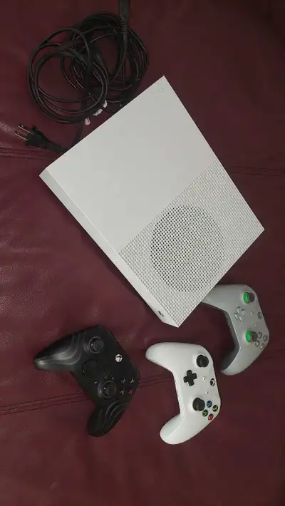 Xbox One S Series all digital /w 3 Controllers, View more