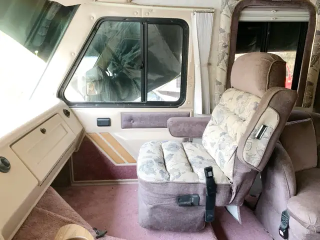 1995 classic 32ft motorhome, sleeps six. in RVs & Motorhomes in Port Alberni - Image 4