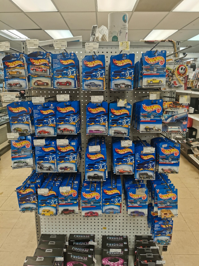 HOTWHEELS Singles *EARLY 2000'S TO CURRENT* in Arts & Collectibles in Thunder Bay