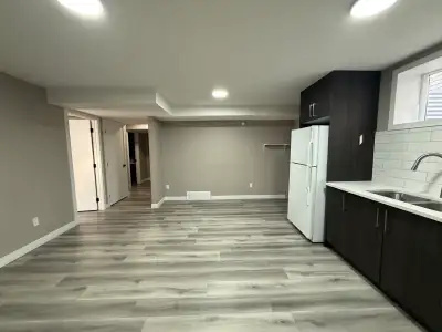 PRIVATE 1-BEDROOM BASEMENT SUITE — SOUTHWEST AIRDRIE SouthPoint / Hillcrest area Private, comfortabl...