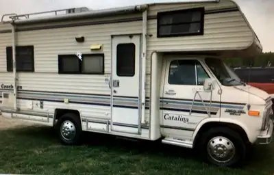 20’ Class C Motorhome, motor V8 350 , in vry good condition, fully self contained, rear 3/4 bed, sle...