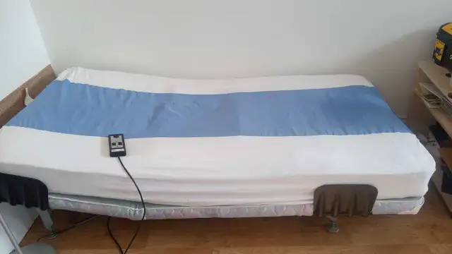 lit simple électrique gravité 0 in Beds & Mattresses in Longueuil / South Shore - Image 2