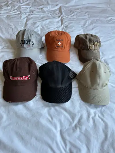 15$ pour les 6 casquettes Lot of 6 Baseball Caps Roots, Oakley…, View more