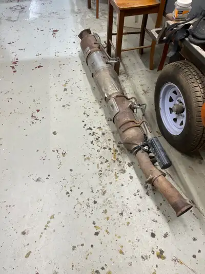 This is a EGR/DPF/CAT system out of a 2019 F350. It is complete and only had 20,000 on it before rem...