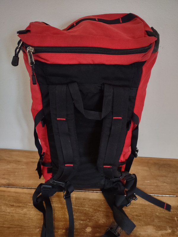 MEC 60 L hiking backpack in Fishing, Camping & Outdoors in Ottawa - Image 3