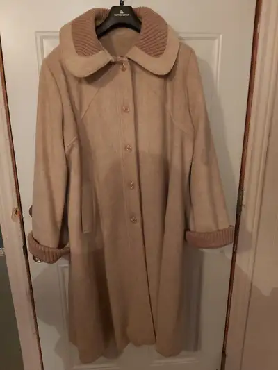 Classic & Cozy Ladies 5-Button Camel Wool Coat Size 22 (XL-2XL), View more