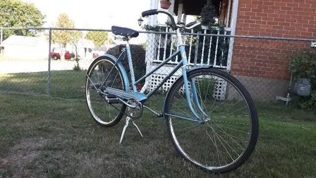Beautiful vintage CCM bicycles ( now located in Renfrew ) in Cruiser, Commuter & Hybrid in Ottawa - Image 3