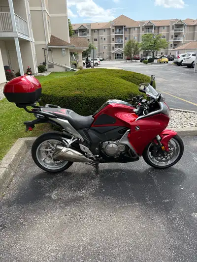 Selling 2010 Honda VFR 1200F well kept only 86,492km never been dropped only two owners. Red LED lig...