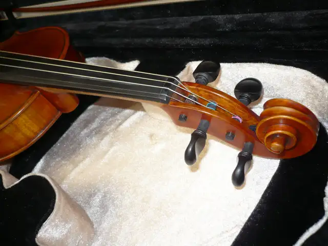 red violin 4/4 beauty+ powerful in String in Mississauga / Peel Region - Image 11