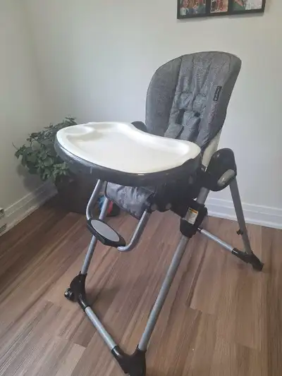 Baby Trend A La Mode 5 in 1 High Chair is in excellent condition, without any defects or traces of d...