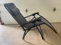Chaise longue extérieur en parfaite condition (Pliante)