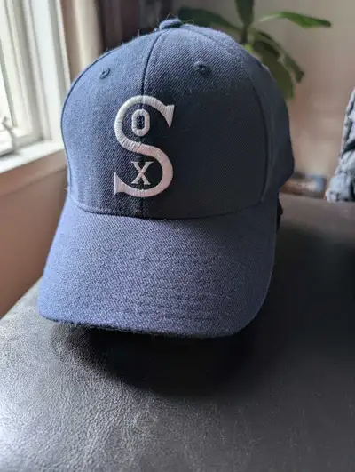Chicago White Sox Hat - size 7 ½, View more