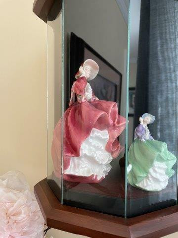 Royal Doulton Figurine Top o'the Hill HN1834 in Arts & Collectibles in Oshawa / Durham Region