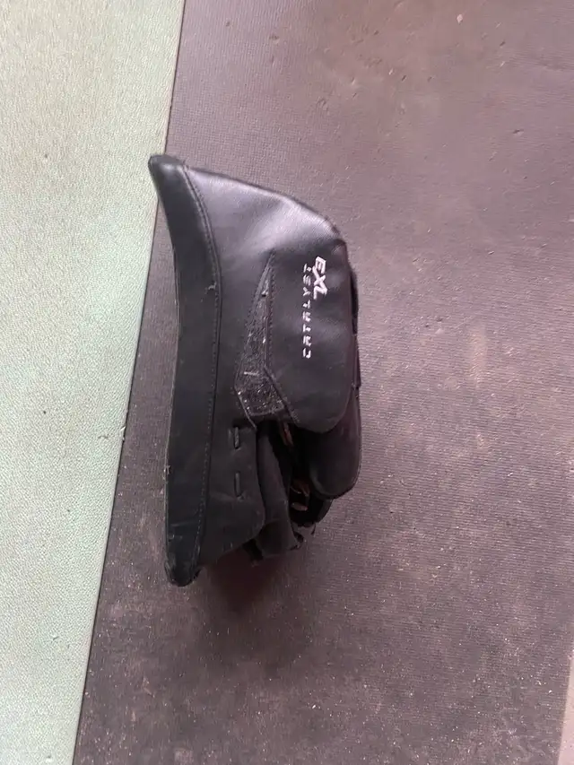 goalie blocker and catcher in Hockey in Lethbridge - Image 6