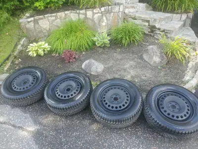 4 pneus Nokian Hakkapeliitta 10 SUV 225 65R17 à l’état de neuf roulé seulement 3000 km usure 11/32 m...