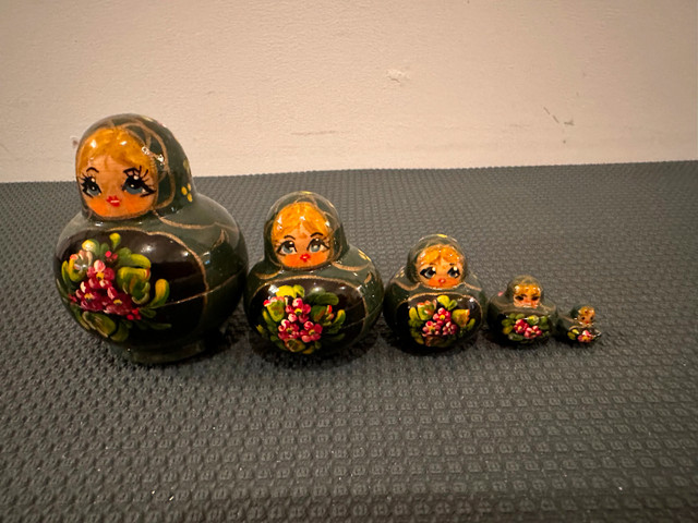 4 ensembles de poupées russes vintage - 20$ chacune dans Art et objets de collection  à Ville de Montréal - Image 3